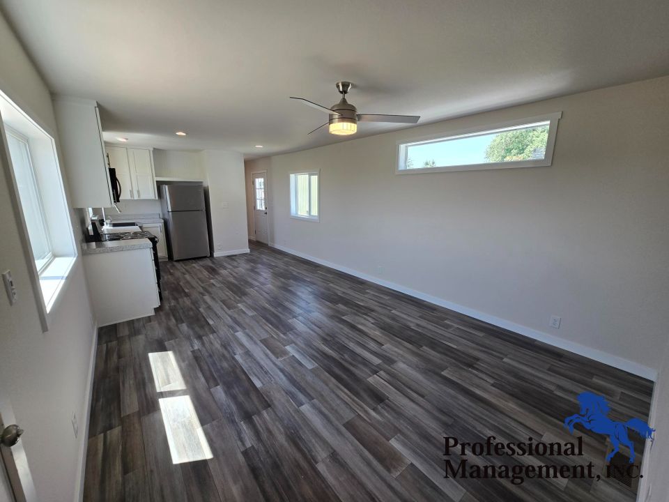 Livingroom/ Kitchen