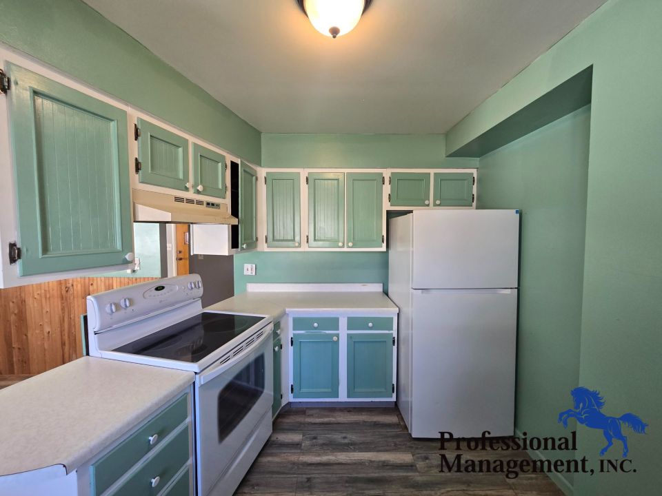Kitchen w/ Dish Washer