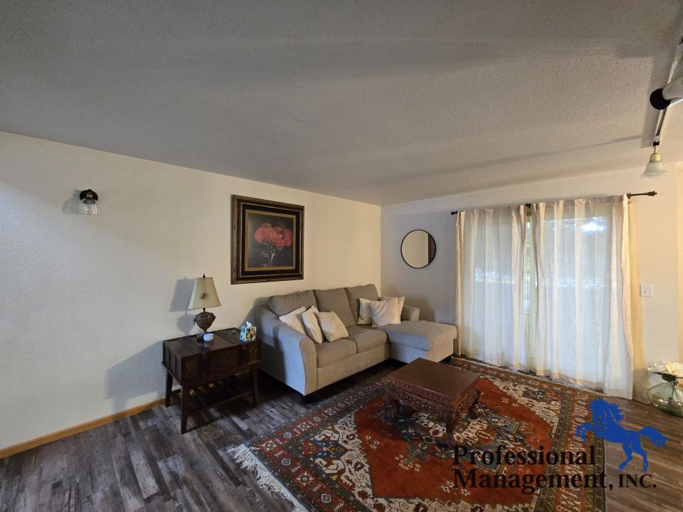 Livingroom w/ Patio Entry
