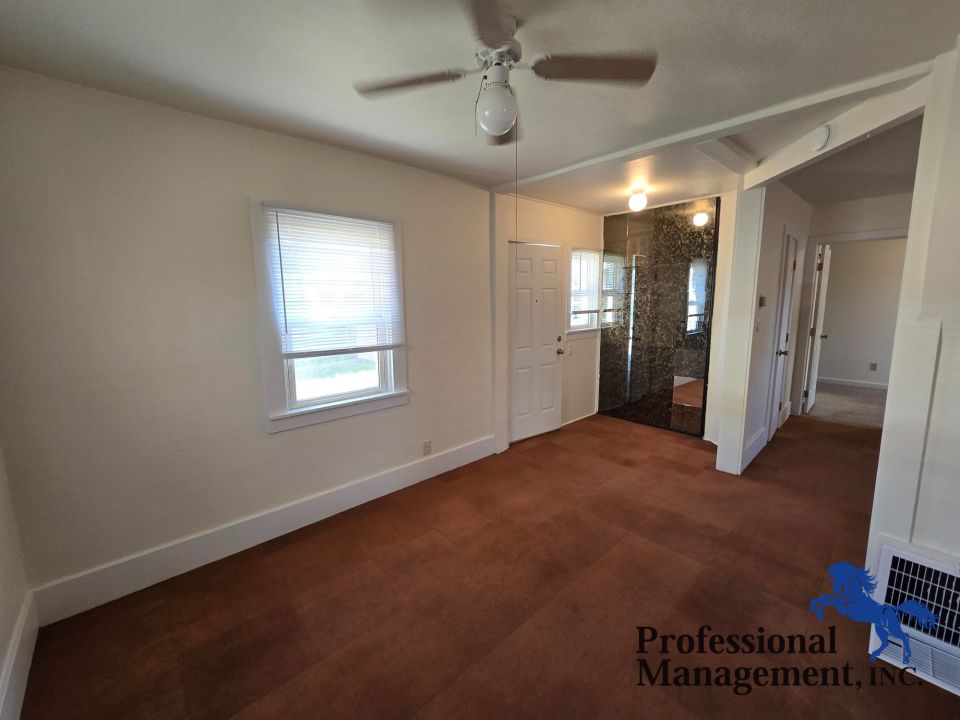 Livingroom /Entry Way