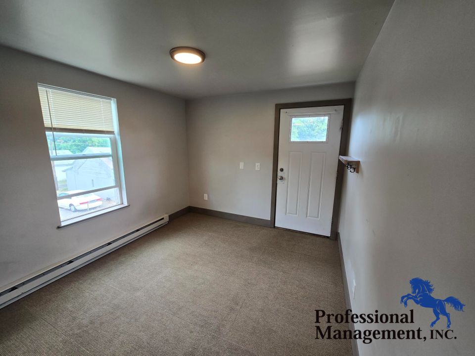 Livingroom /Entry Way