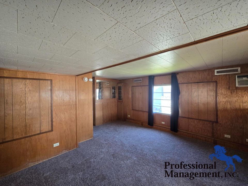 Livingroom w/ Wall A/C