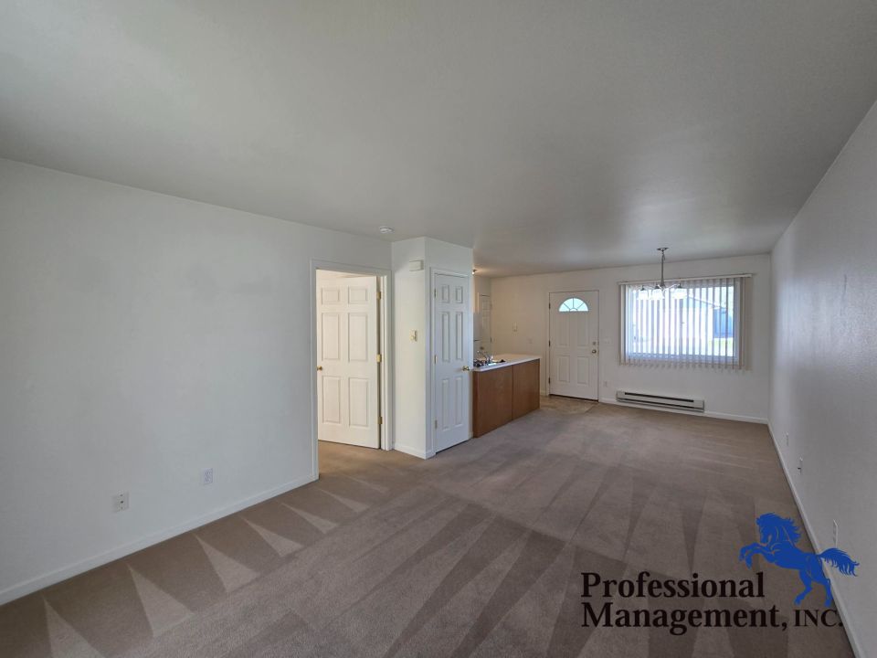 Entry /Livingroom