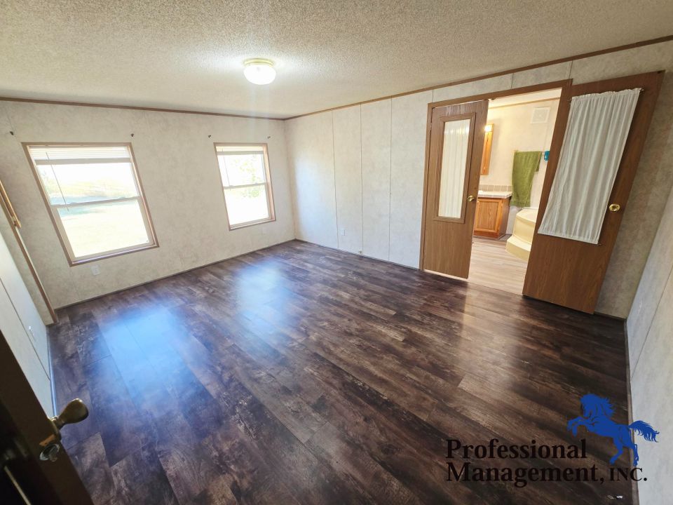 Master Bed w/ Master Bath