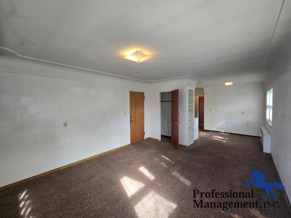 Entry Way/Livingroom