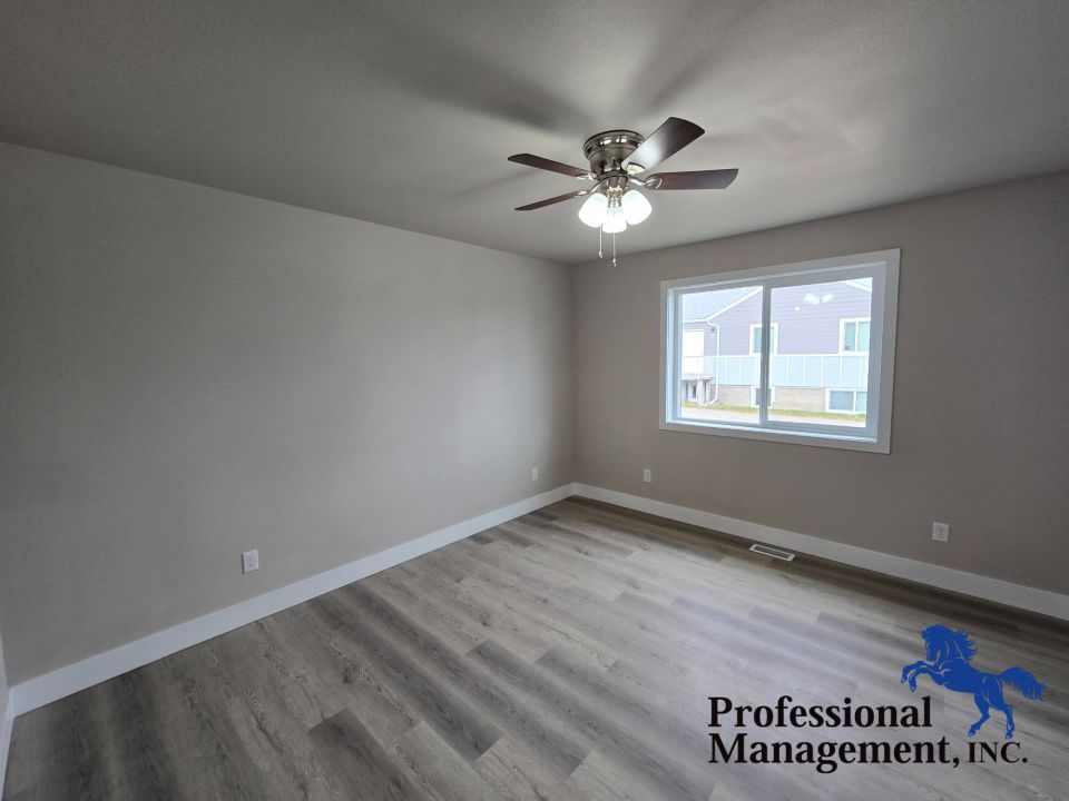 Master Bedroom w/ Walk in Closet
