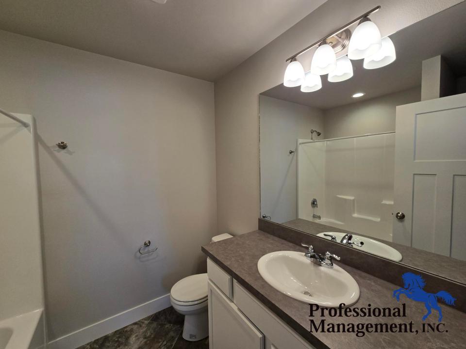 Full Bath off of Bedroom