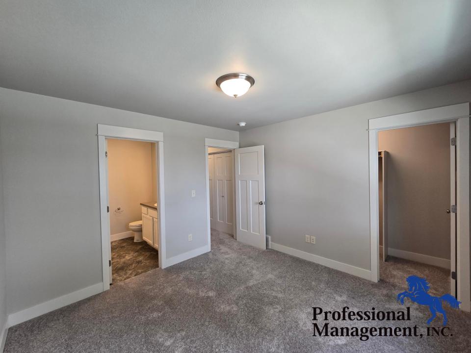 Bedroom w/Full Bath and Large Closet