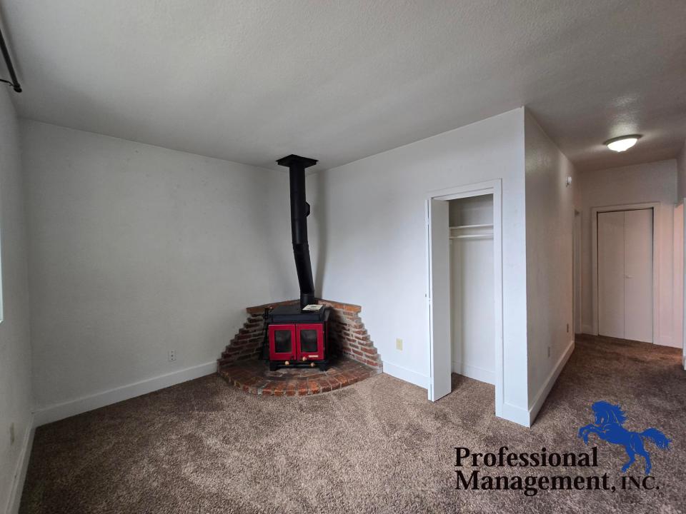 Livingroom w/ Decorative Fire Place