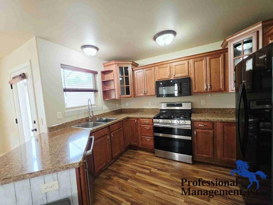 Kitchen w/ Dishwasher