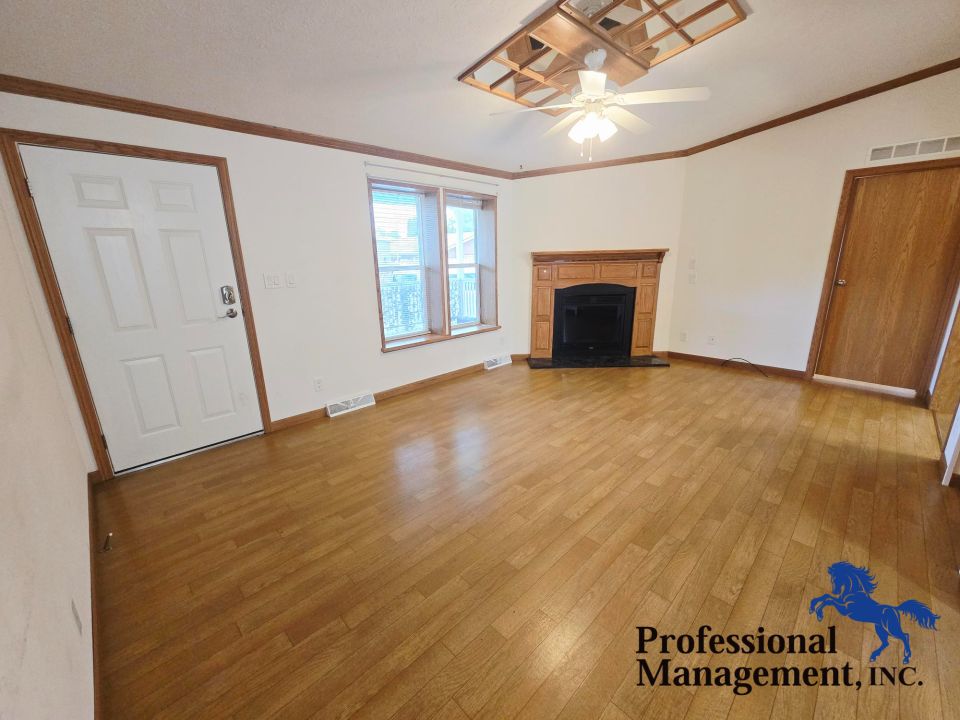 Livingroom w/ Gas Fire Place